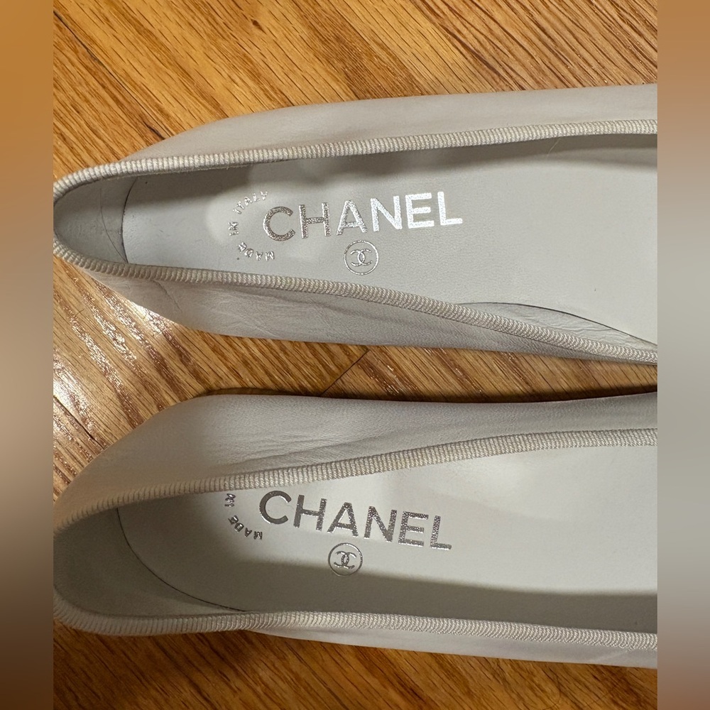 CHANEL White Leather Ballet Flats - Picture 3 of 6